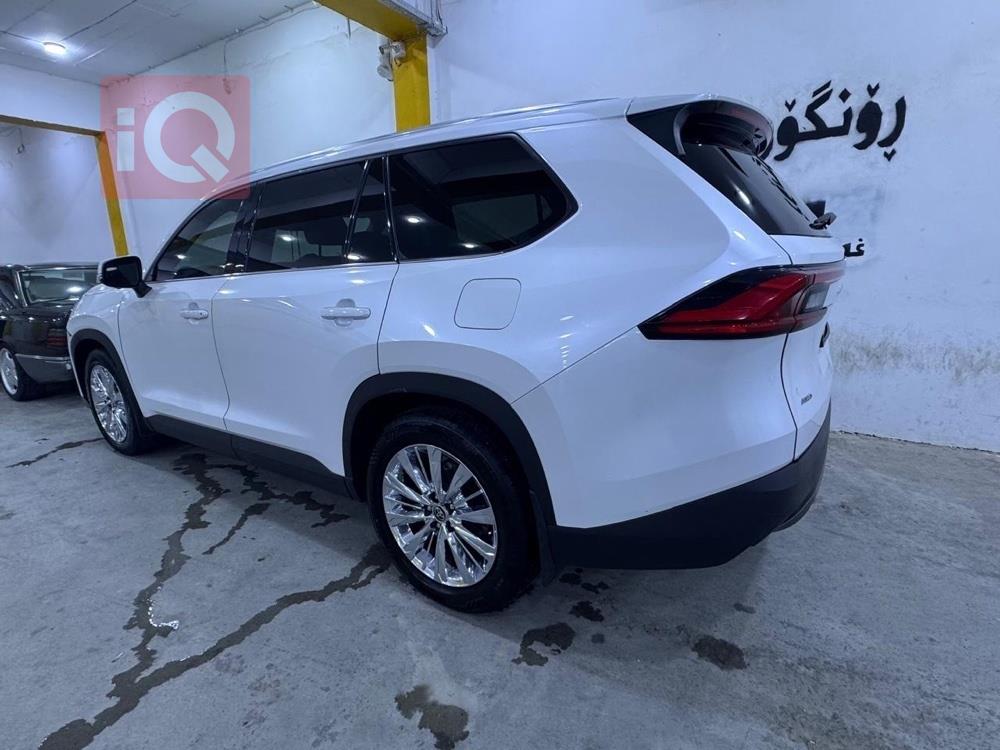 تۆیۆتا گراند هایلاندەر